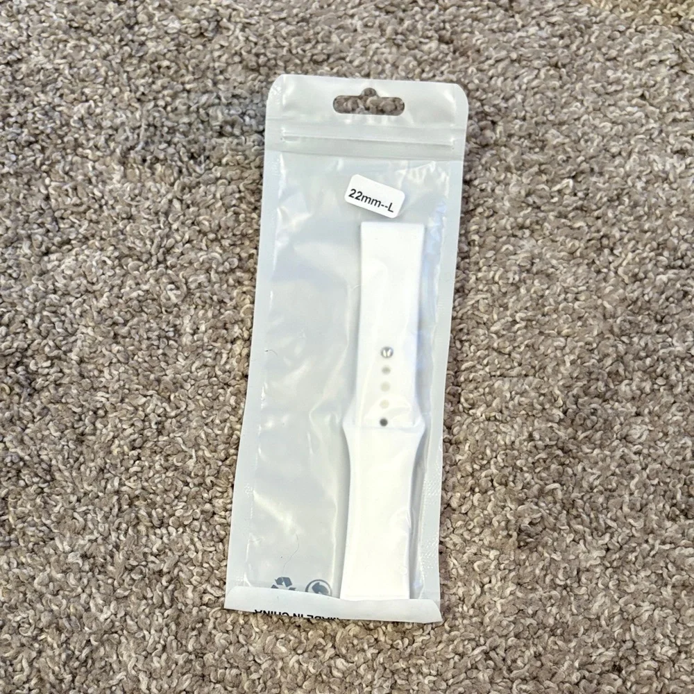 White Silicone 22mm Replacement Wristband for Smartwatches
